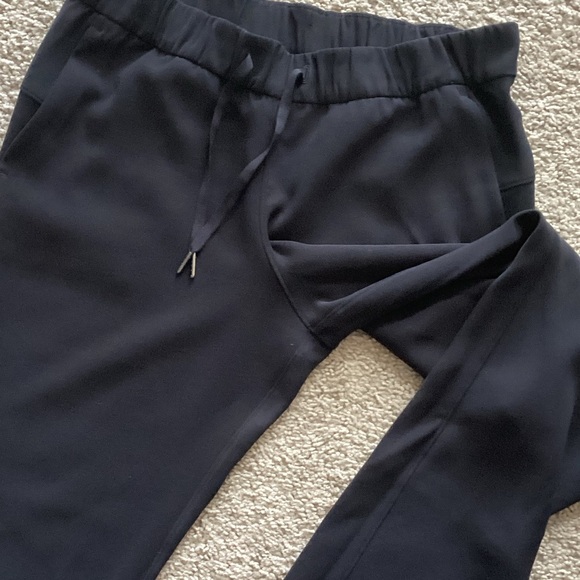 lululemon athletica Black On The Fly Pants 10 - Picture 5 of 5